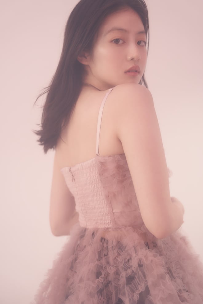 今田美桜がSNIDELの服を着ている画像02