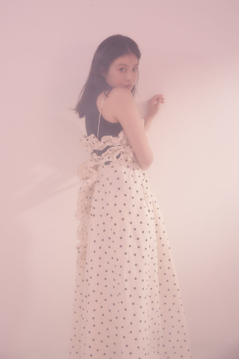 今田美桜がSNIDELの服を着ている画像04