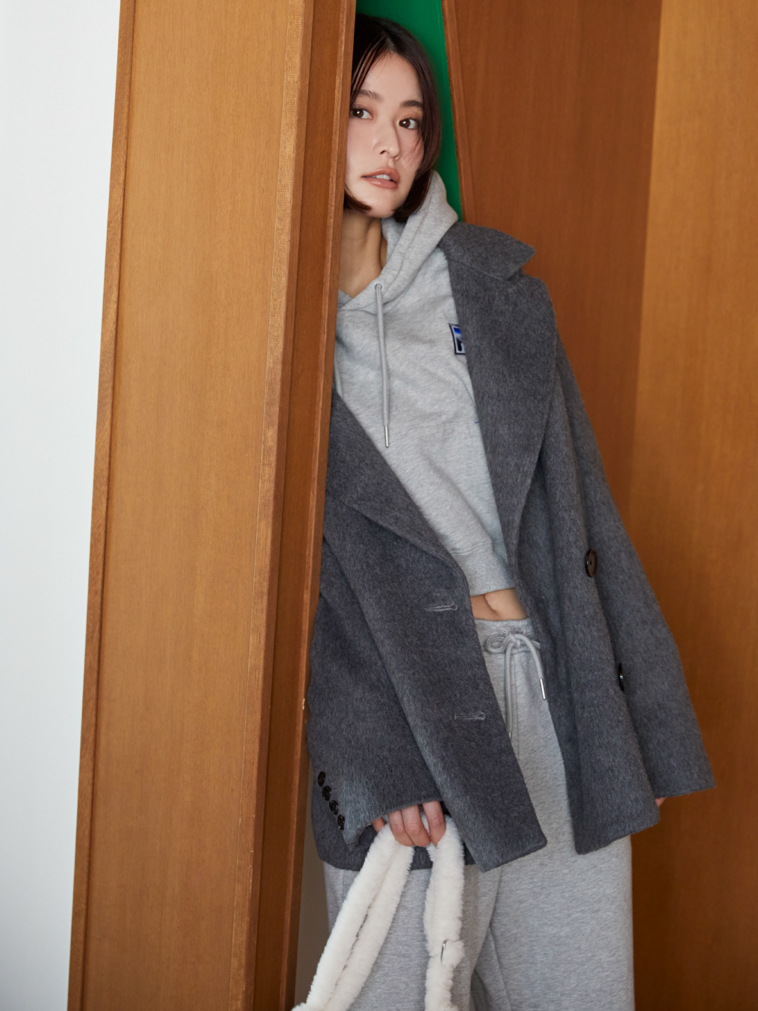 SNIDEL×FILA 暖かく、軽やかな春のスペシャルコレクションを着用している女性モデルの画像06